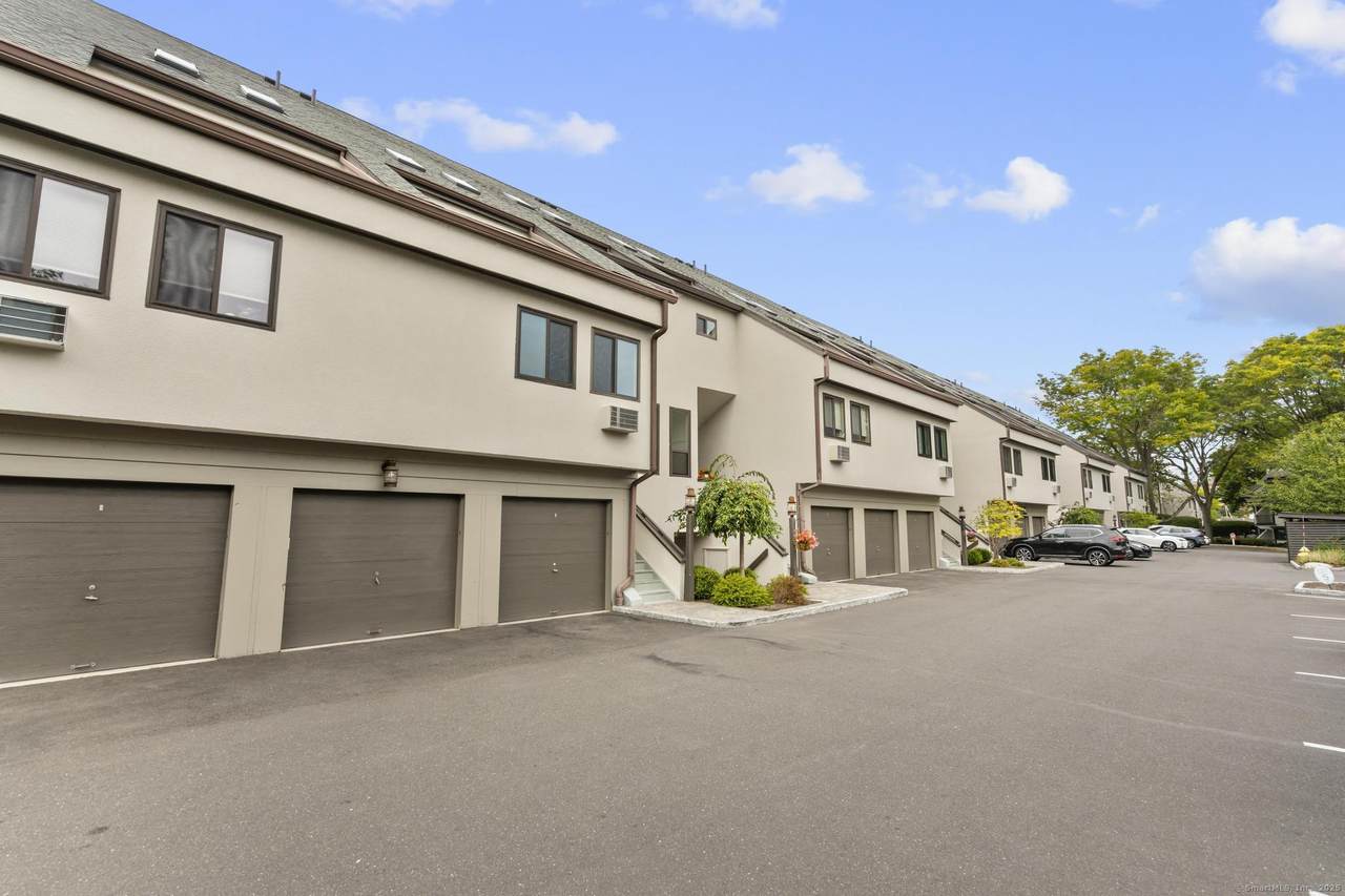 105 Harbor Drive - Photo 1