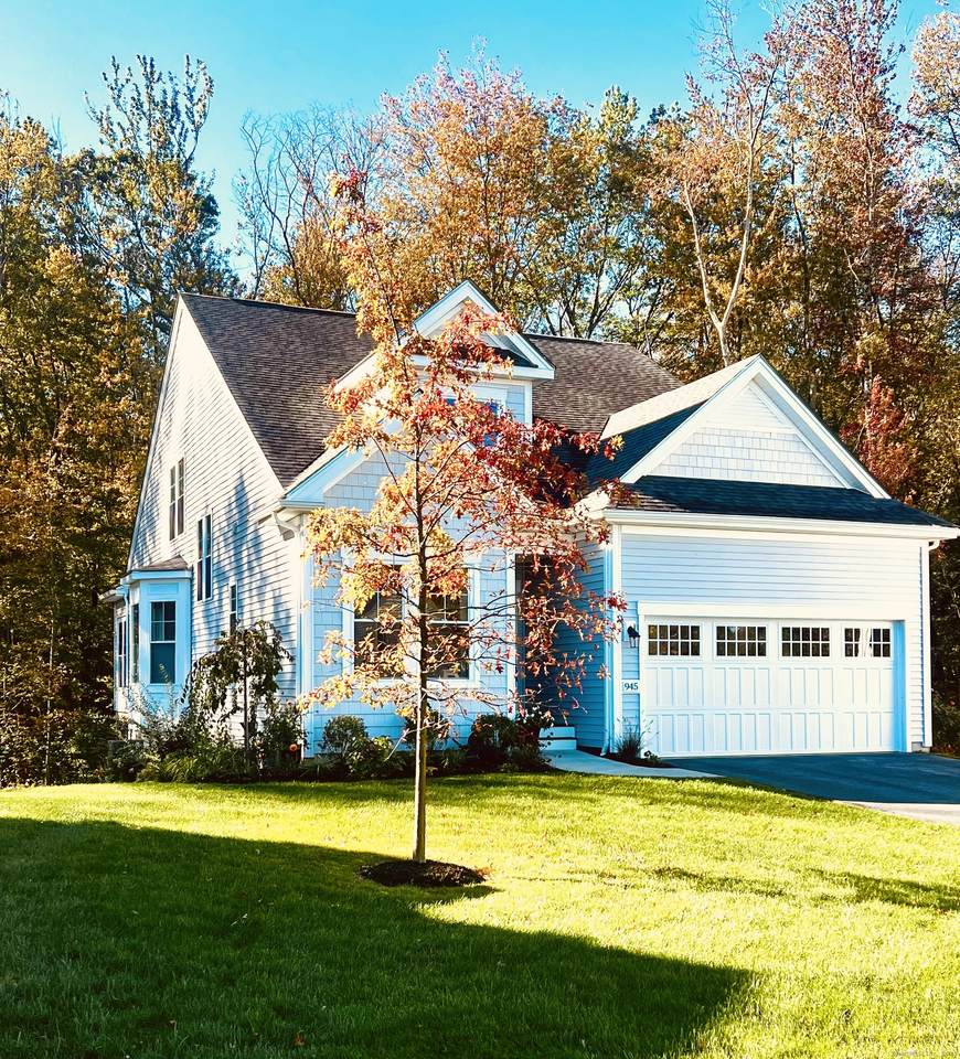 945 Mackenzie Lane - Photo 1