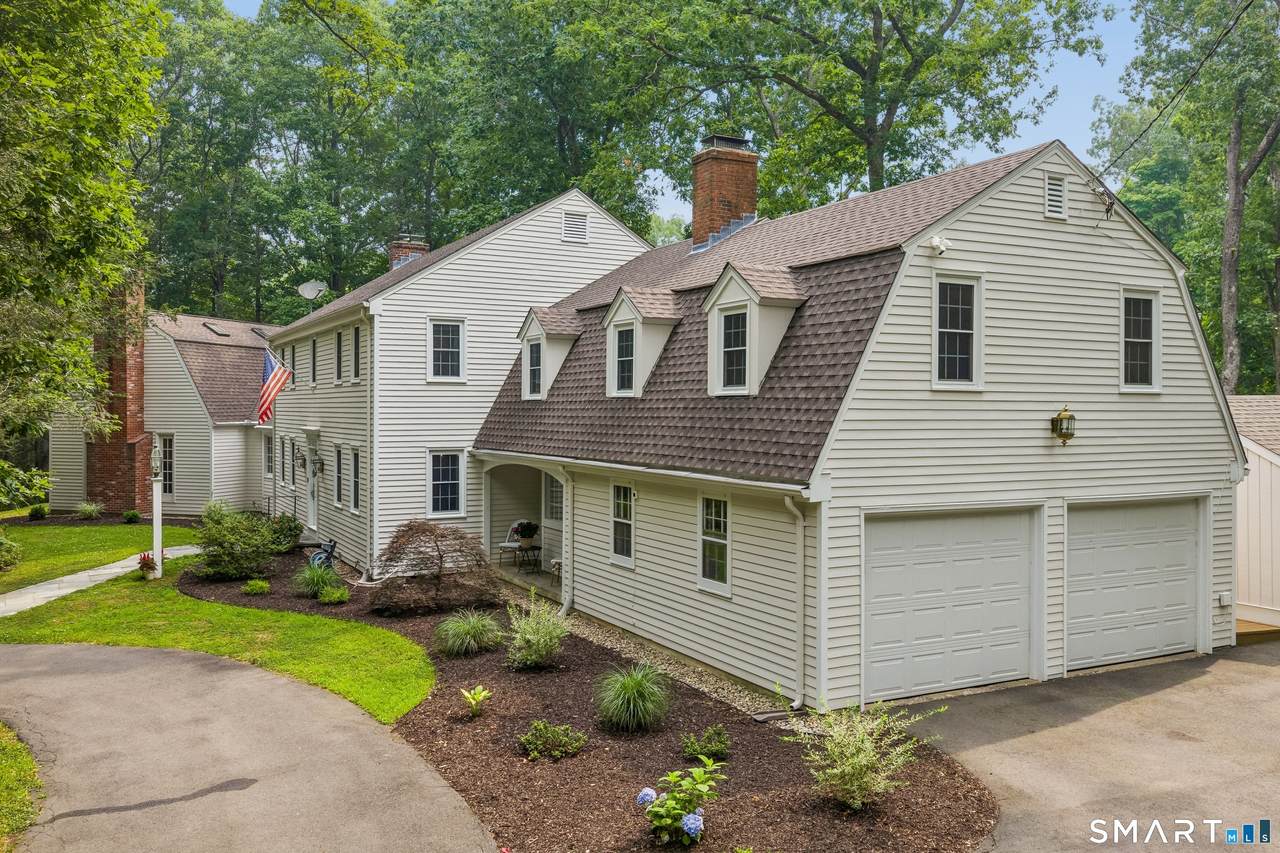 10 Metacomet Road - Photo 1