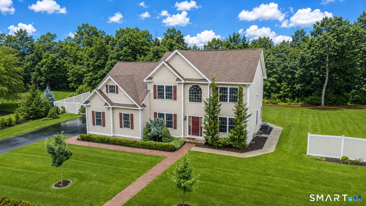 114 Steeplechase Drive - Photo 1