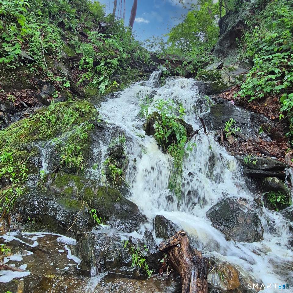 https://bt-photos.global.ssl.fastly.net/ctmls/1280_boomver_3_24189687-1.jpg