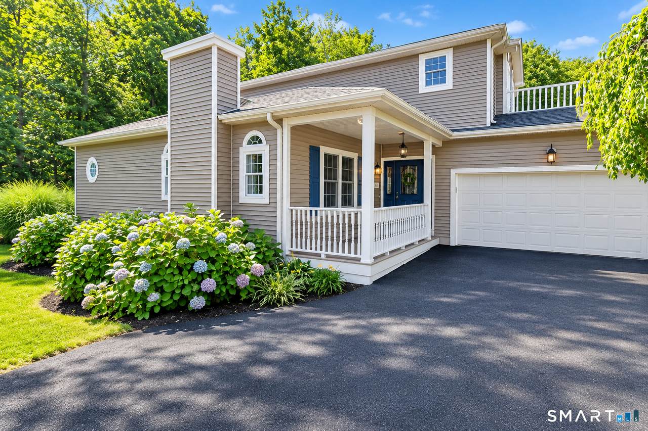 160 Hawthorne Drive - Photo 1