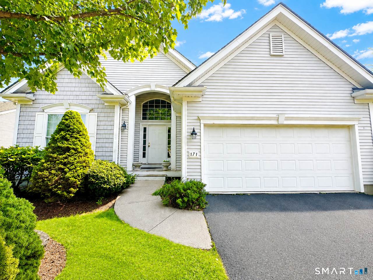 171 Country Club Drive - Photo 1