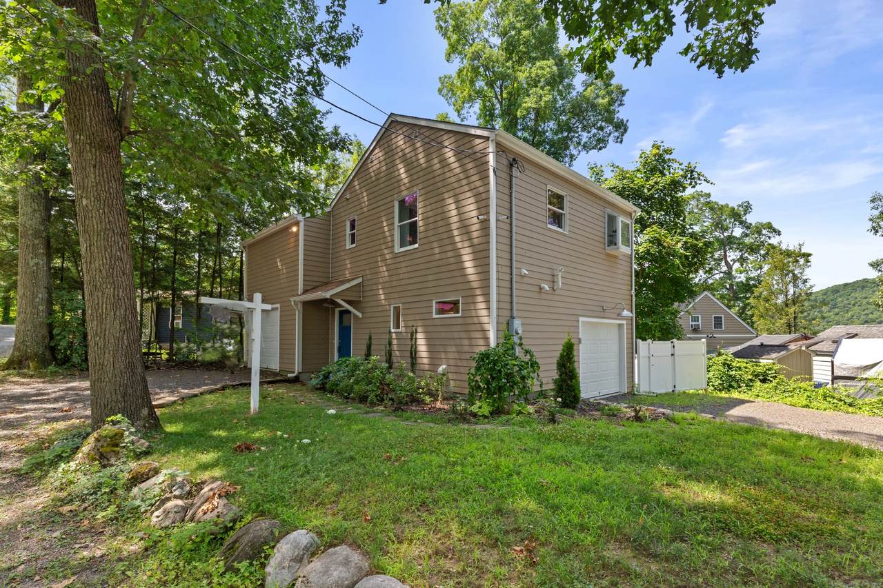 262 Great Plain Road - Photo 1