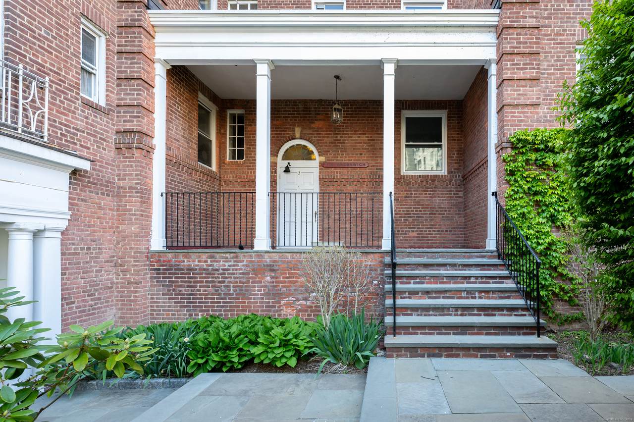 70 Strawberry Hill Avenue - Photo 1