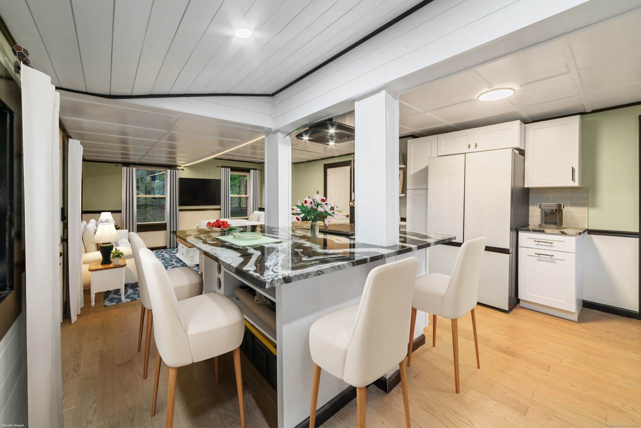 486 Barlow Street - Photo 1