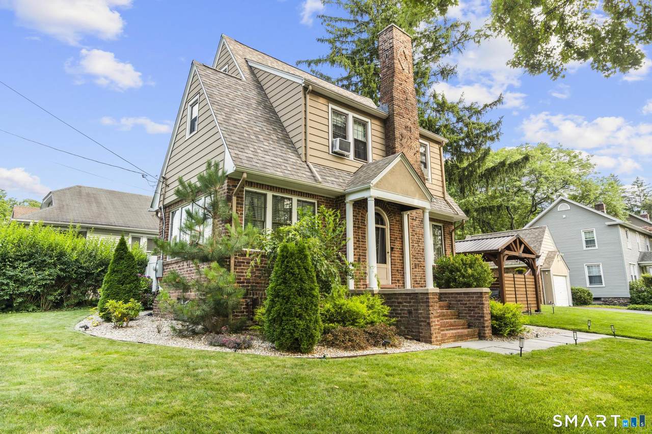 6 Collins Parkway - Photo 1