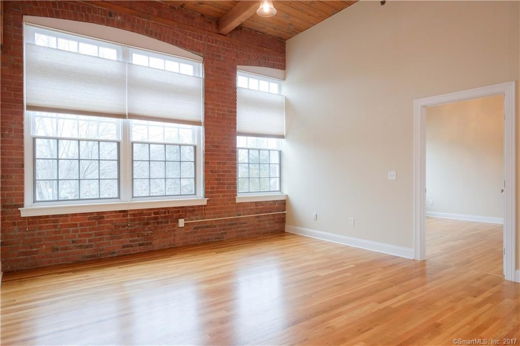 10 Main Street - Photo 1