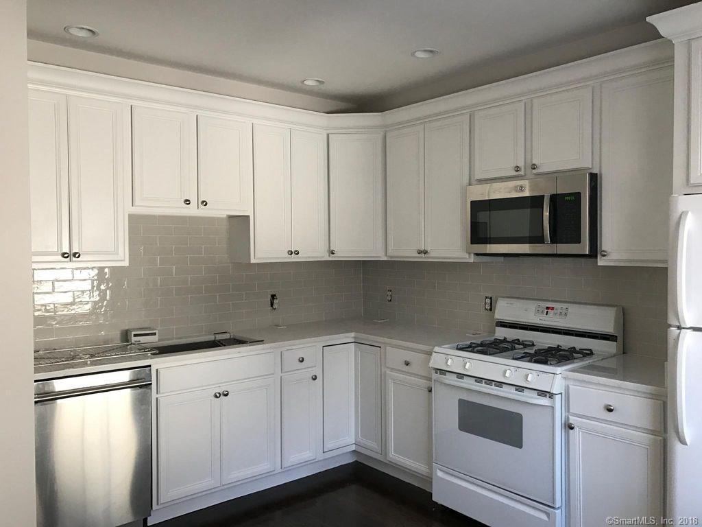 285 Davis Avenue - Photo 1