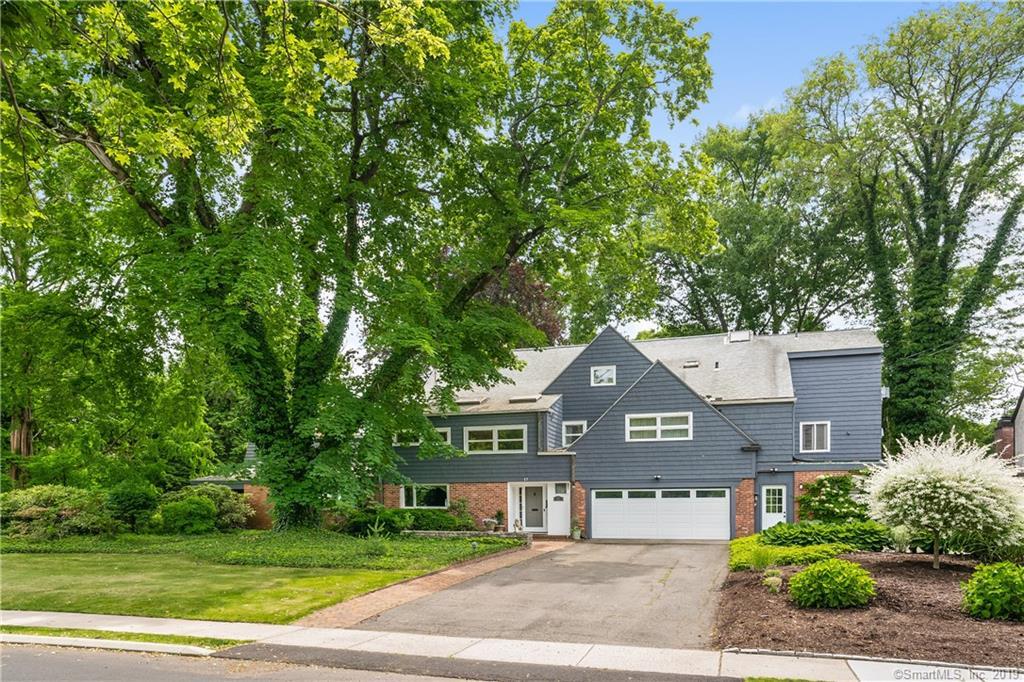 17 Brookside Boulevard - Photo 1