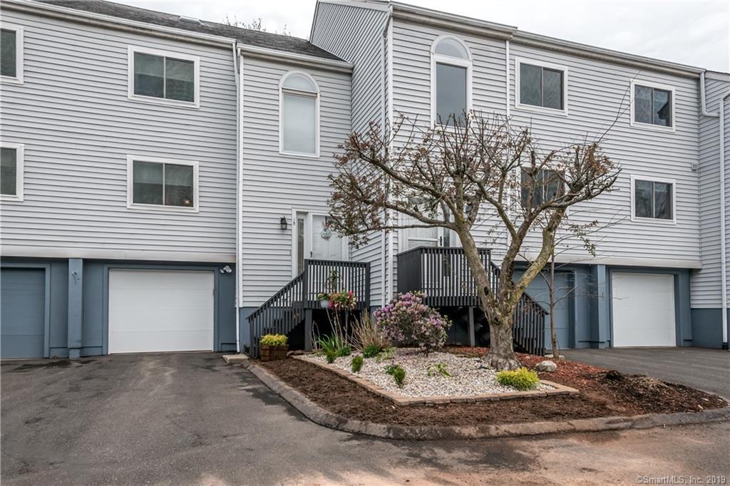 15 Clubhouse Drive - Photo 1