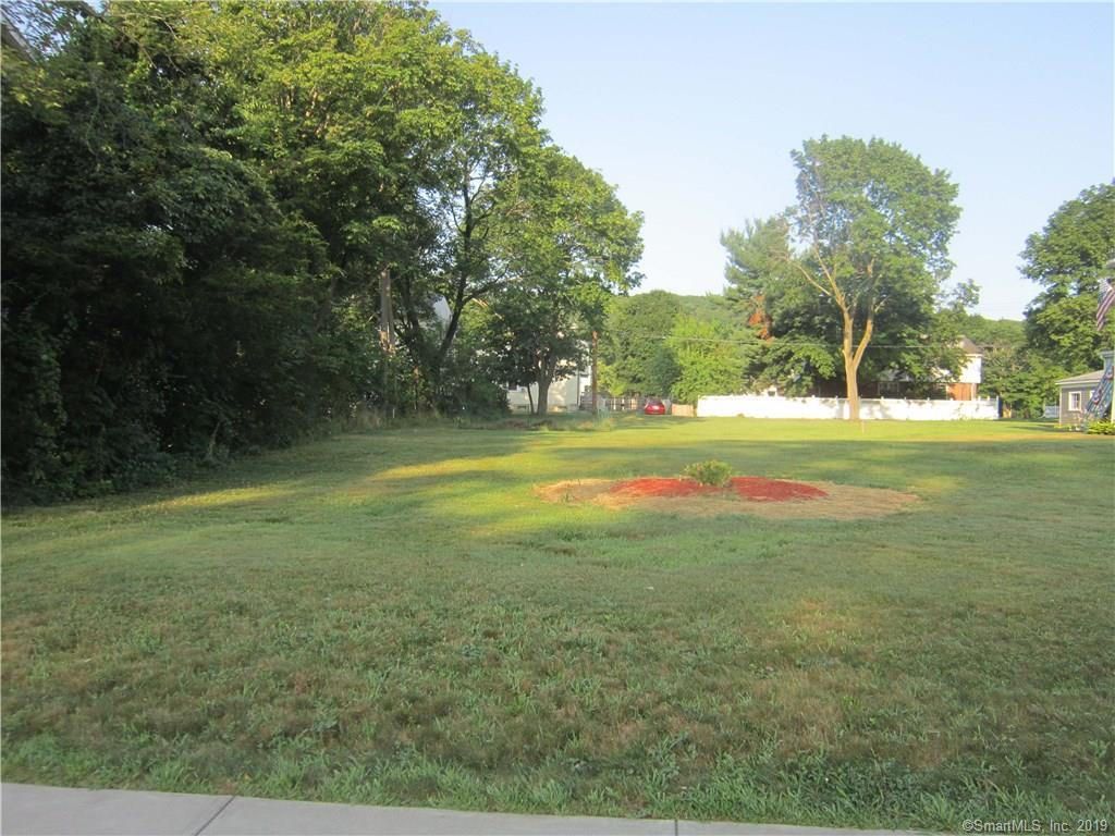 1686 Litchfield Turnpike - Photo 1