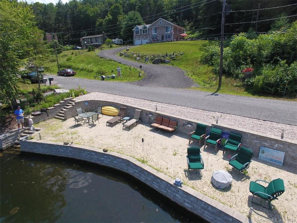 543 Wakefield Boulevard - Photo 1