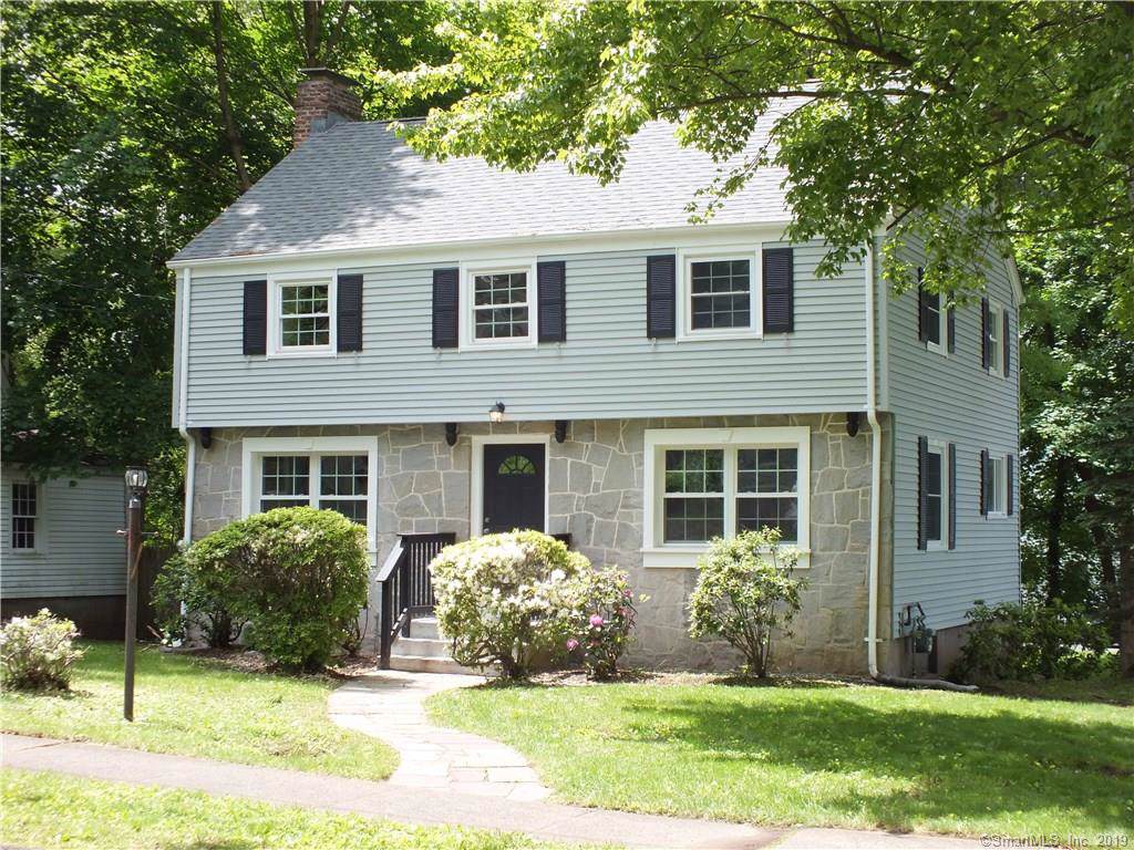 140 Bayard Avenue - Photo 1