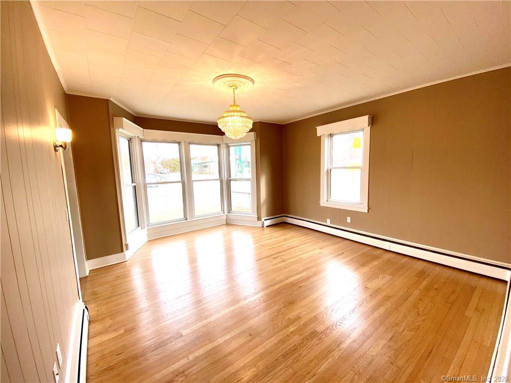 33 Railroad Avenue - Photo 1