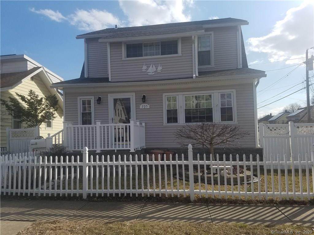 205 Holmes Street - Photo 1