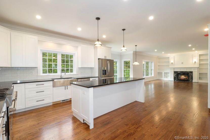 8 Hardwood Circle - Photo 1