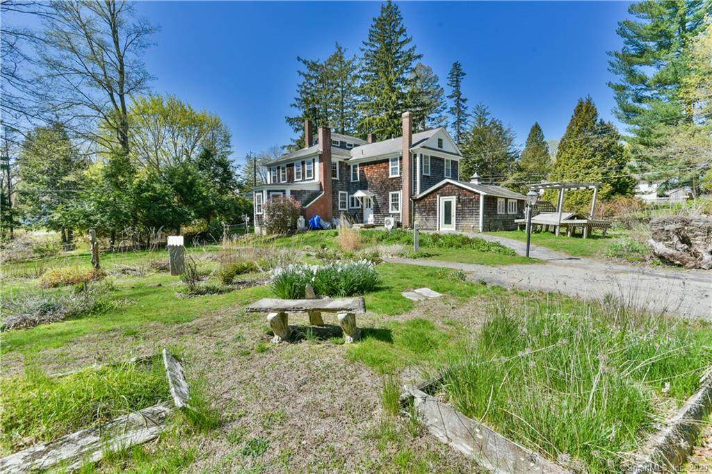 589 Pomfret Street - Photo 1