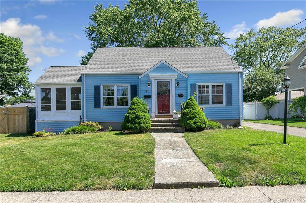 320 Hurd Avenue - Photo 1