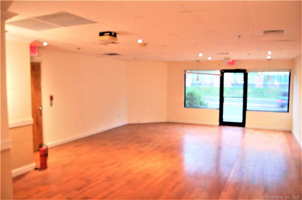 425 Kings Highway - Photo 1