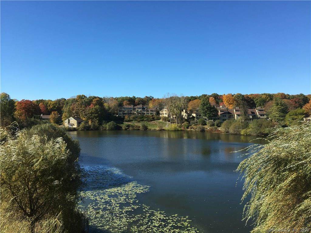 320 Overlook Court - Photo 1
