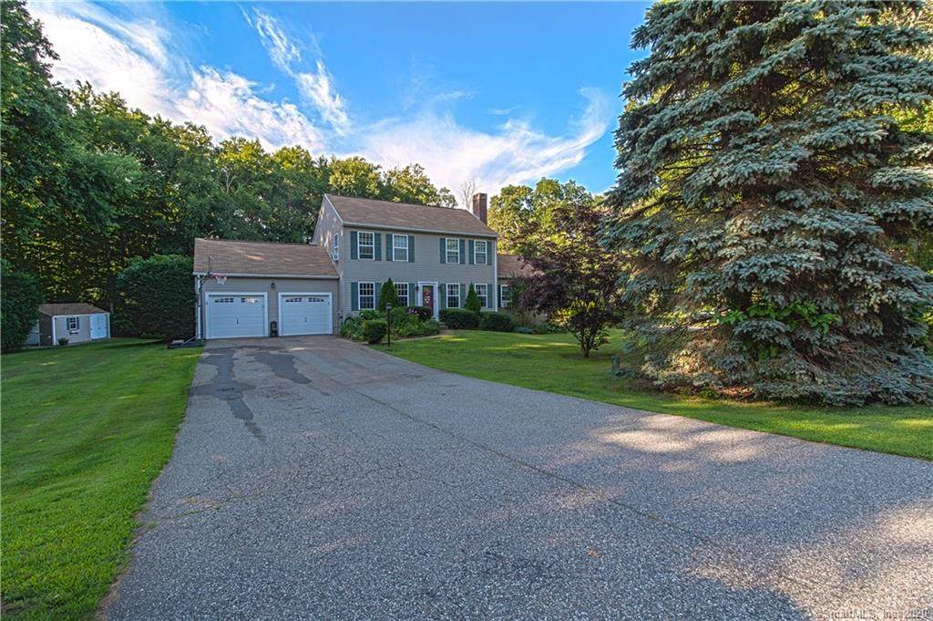 132 Carli Boulevard - Photo 1