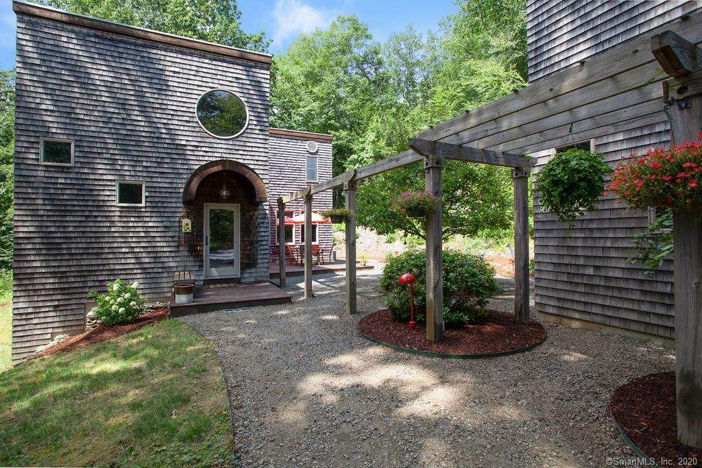 557 Peter Road - Photo 1