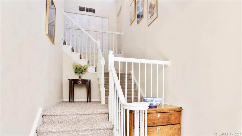 31 Ledgebrook Drive - Photo 1