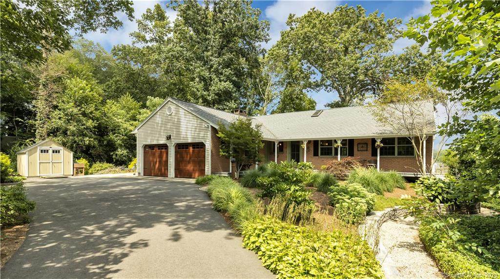 4 Colonial Drive - Photo 1