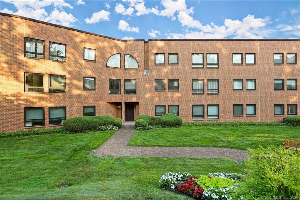 1 Milbank Avenue - Photo 1