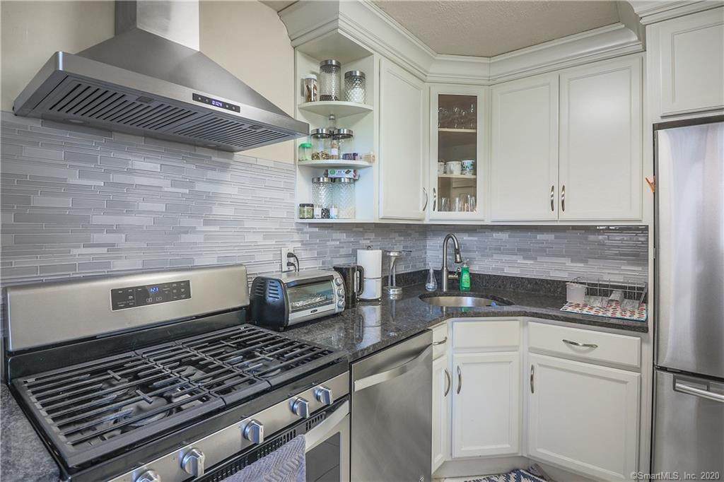 91 Strawberry Hill Avenue - Photo 1
