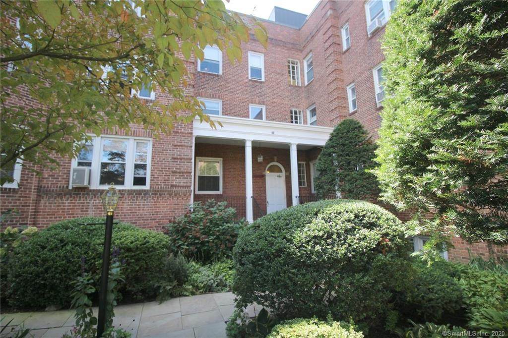70 Strawberry Hill Avenue - Photo 1