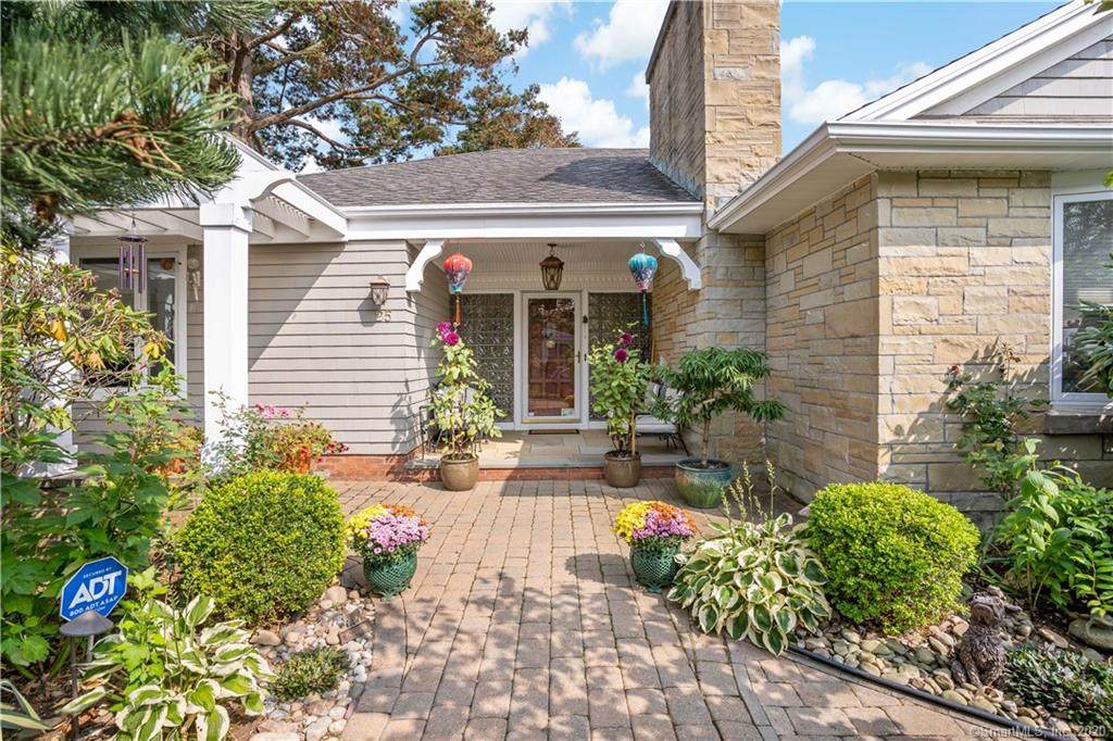 25 Crescent Bluff Avenue - Photo 1