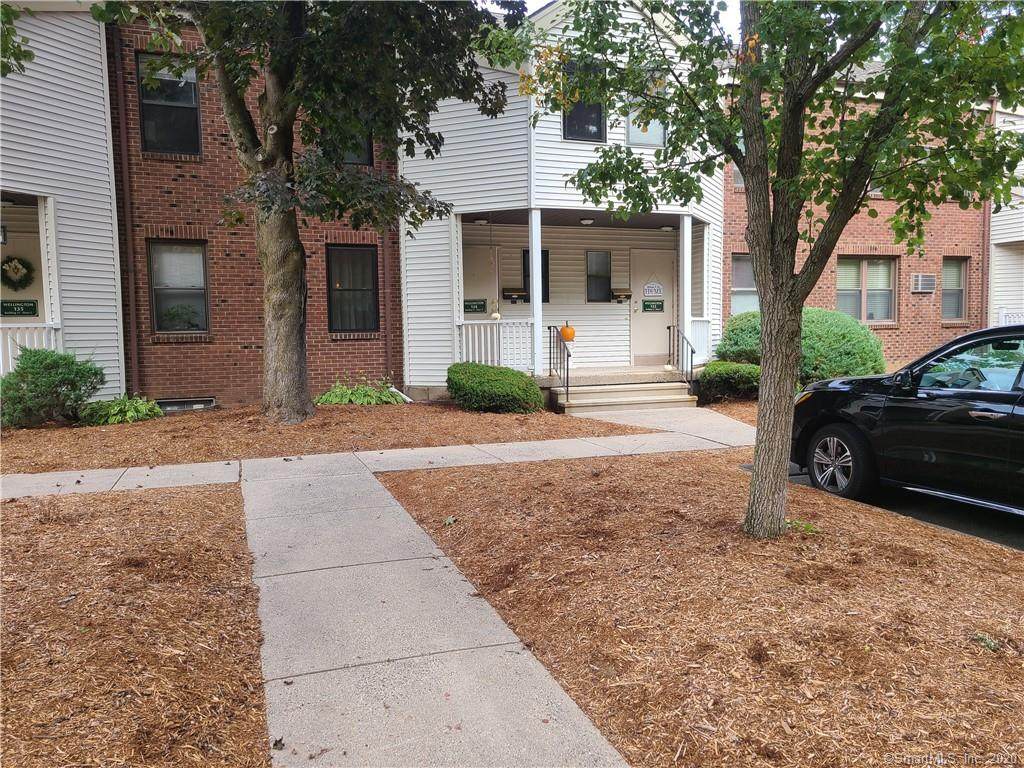 134 Wellington Drive - Photo 1