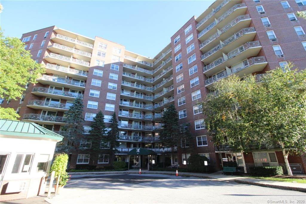 71 Strawberry Hill Avenue - Photo 1