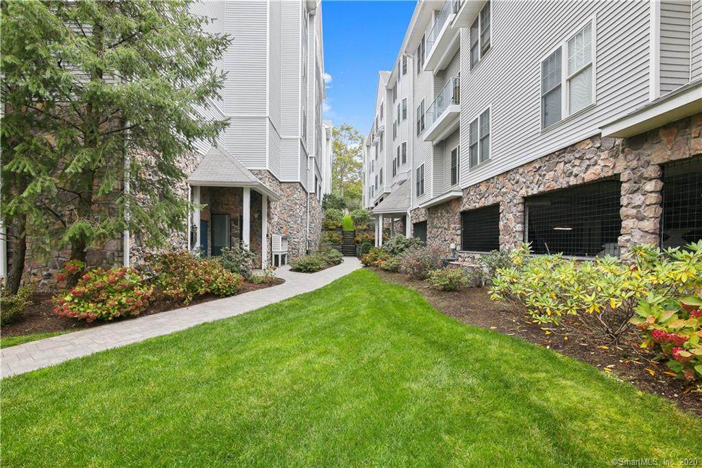 105 Richards Avenue - Photo 1
