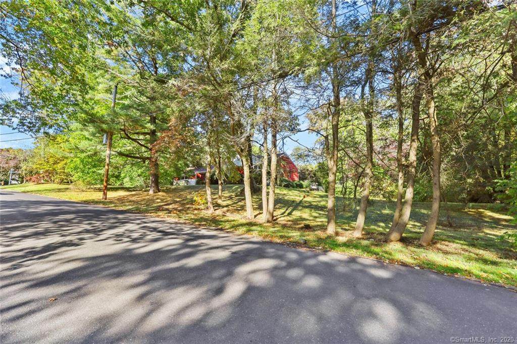 18 Stonehedge Drive - Photo 1