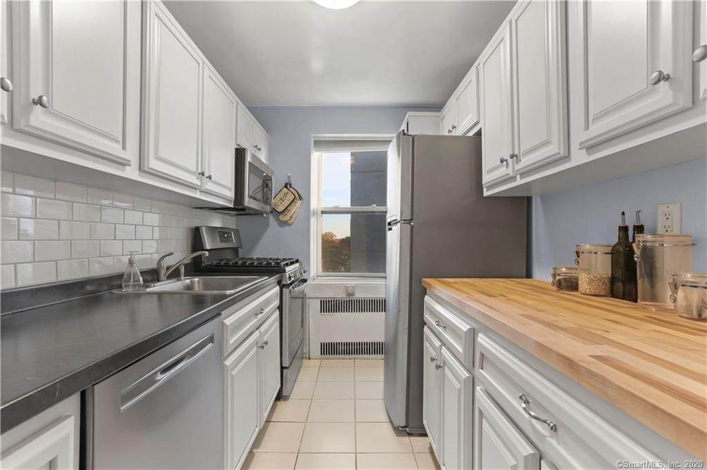 70 Strawberry Hill Avenue - Photo 1