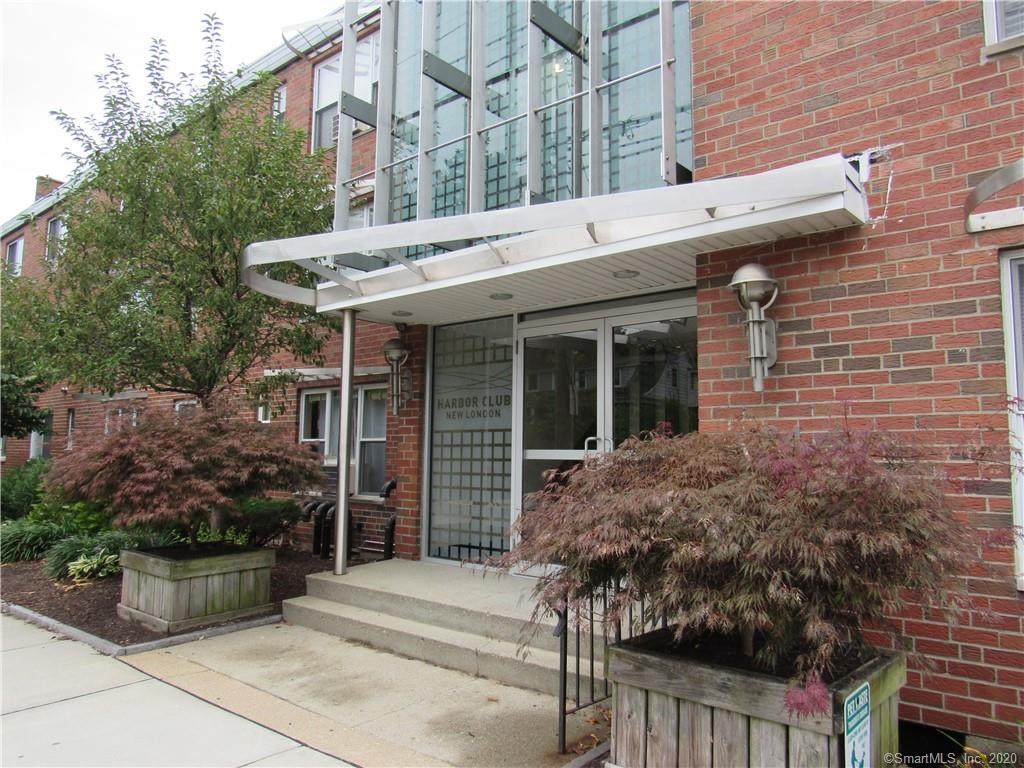 184 Pequot Avenue - Photo 1