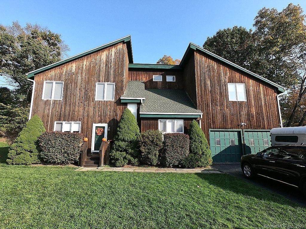 7 Ridgebury Drive - Photo 1