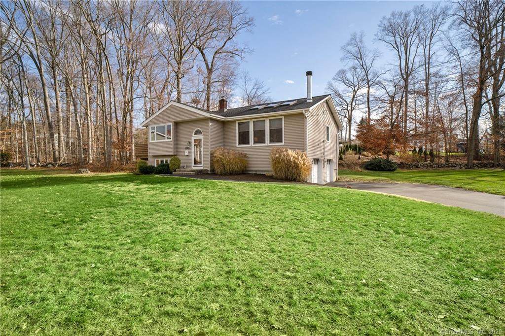 28 Surrey Drive - Photo 1