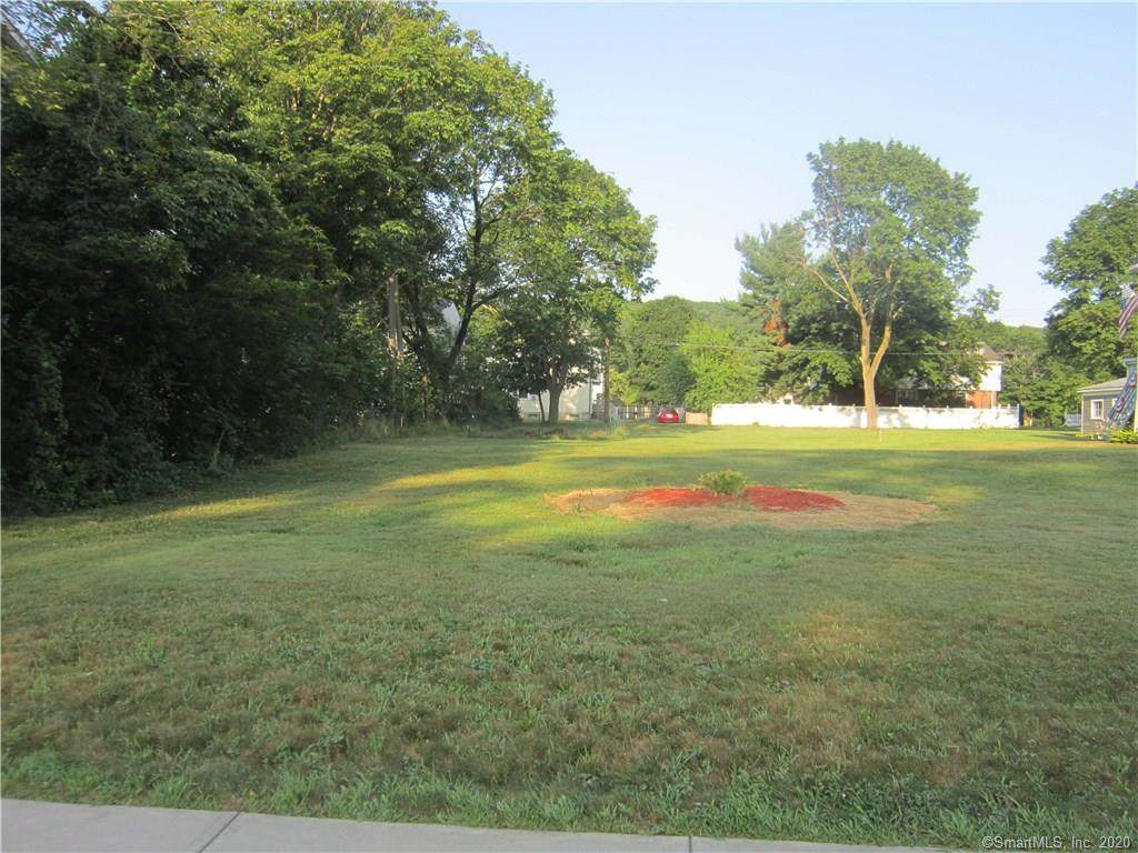 1686 Litchfield Turnpike - Photo 1