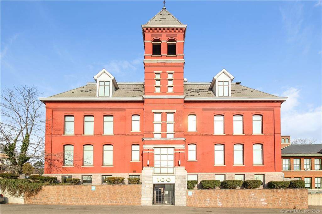 100 Bank Street - Photo 1