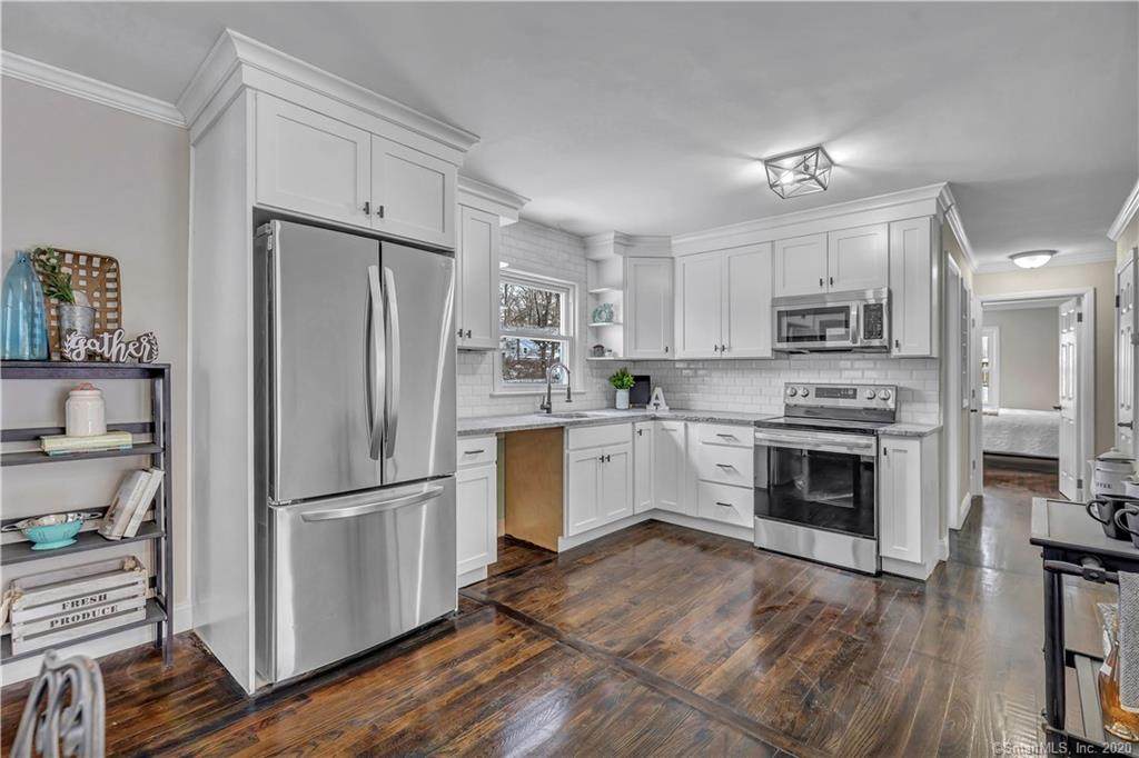4 Fleetwood Drive - Photo 1
