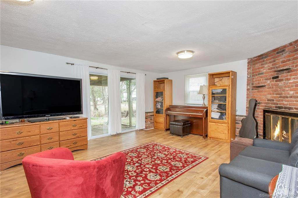 4 Robert Lane - Photo 1