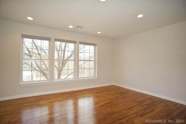 32 Oakwood Avenue - Photo 1