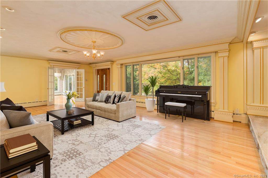 24 Bidwell Parkway - Photo 1