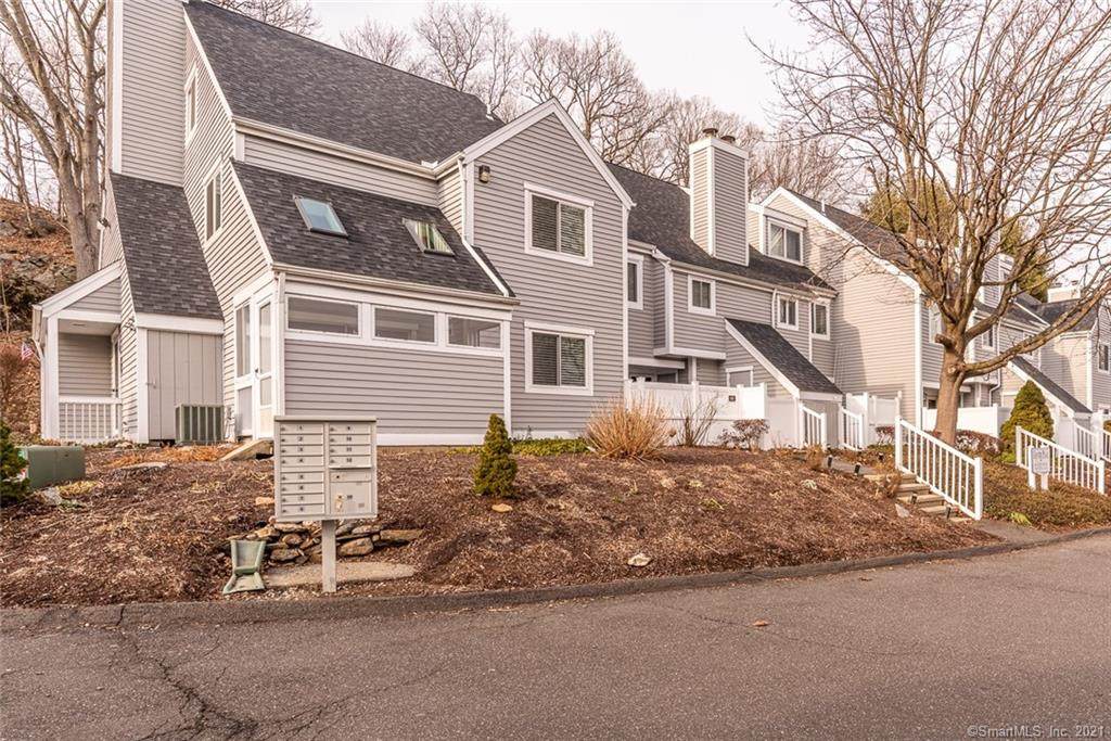 109 Country Place - Photo 1