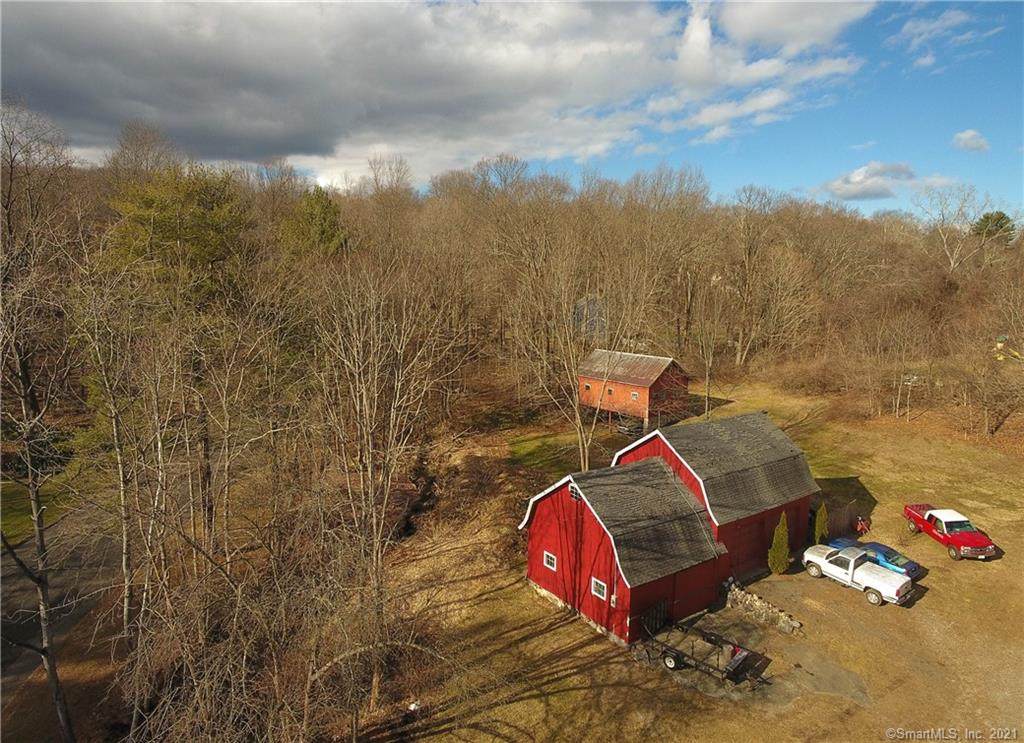 28 Pine Hollow Drive - Photo 1