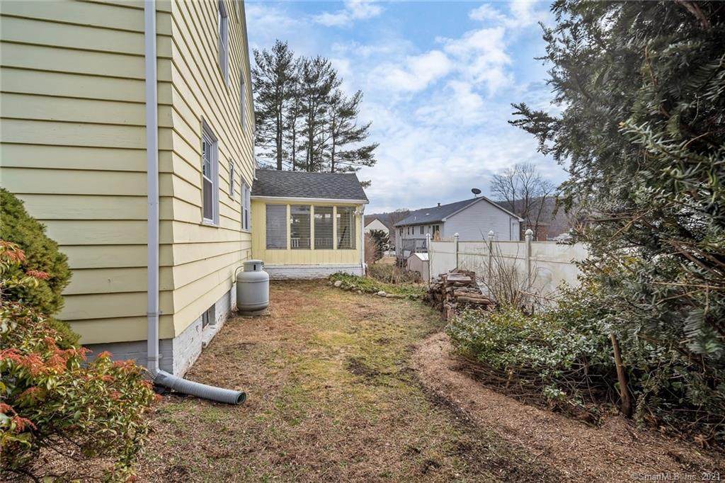 40 Moore Avenue - Photo 1